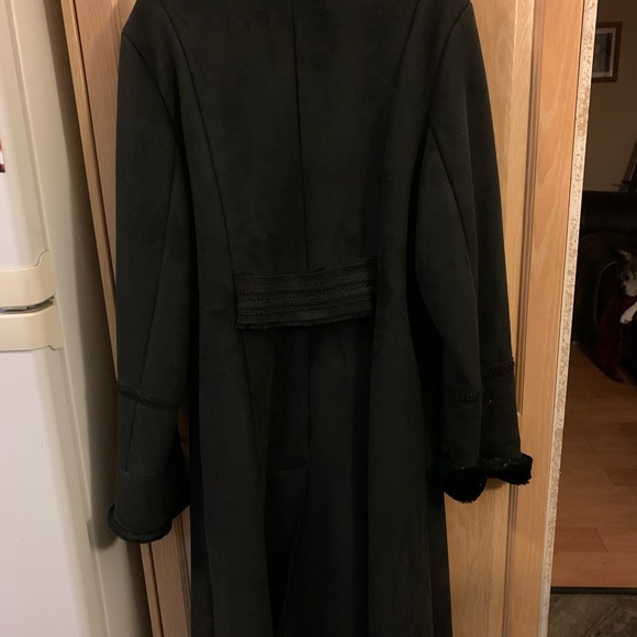 Ladies long winter coat - Picture 2 of 3